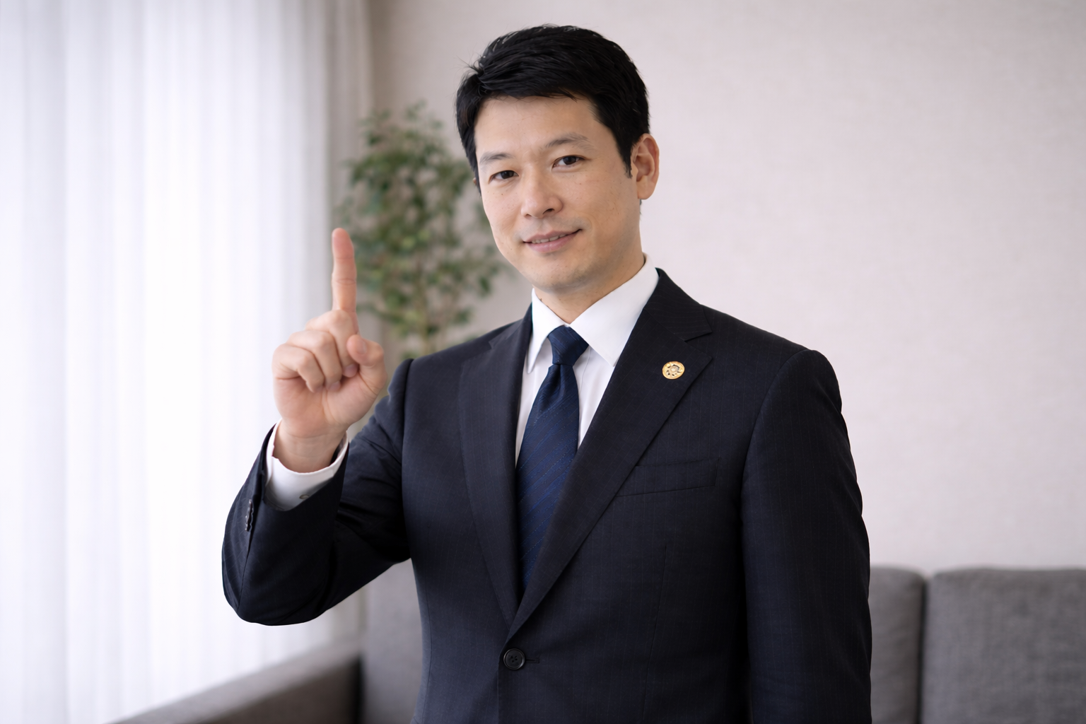 弁護士が人差し指を立てている様子
